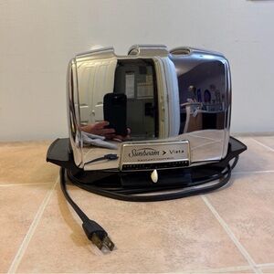 Sunbeam Vista Radiant Control Toaster with Chrome and Black